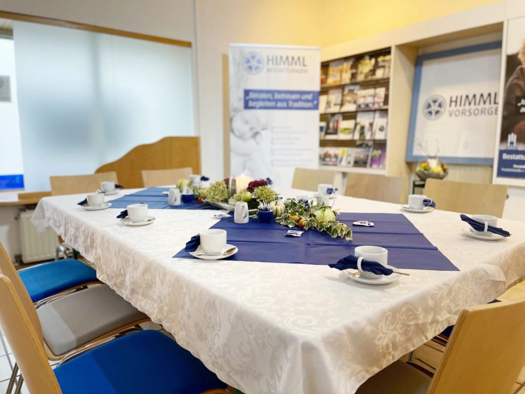 Gedeckter Kaffee Tisch beim HIMML VORSORGE Café
